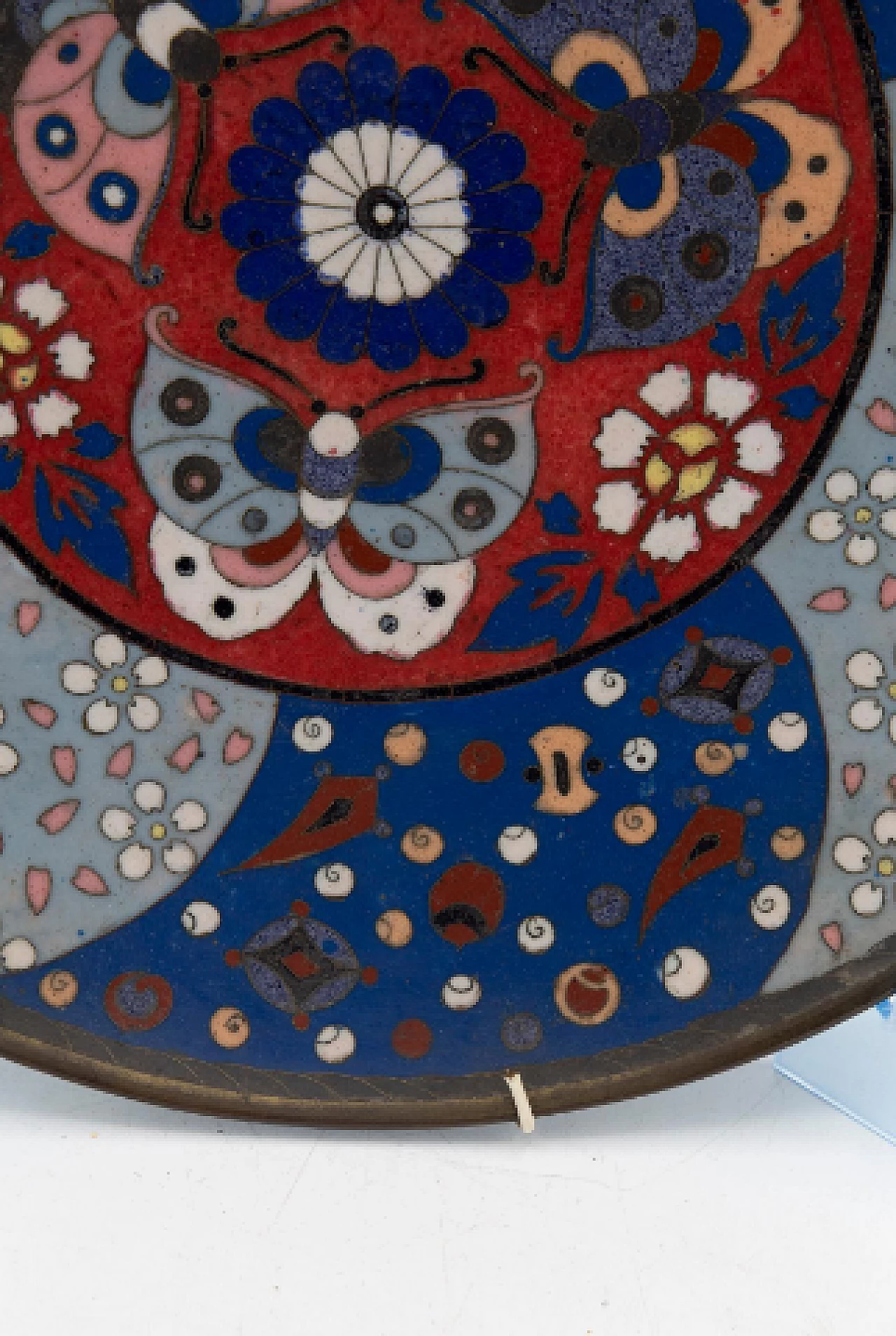 Piatto decorativo cinese in bronzo e smalto cloisonné con farfalle 5