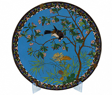 Piatto decorativo cinese in bronzo e smalto cloisonné con fiori e uccello