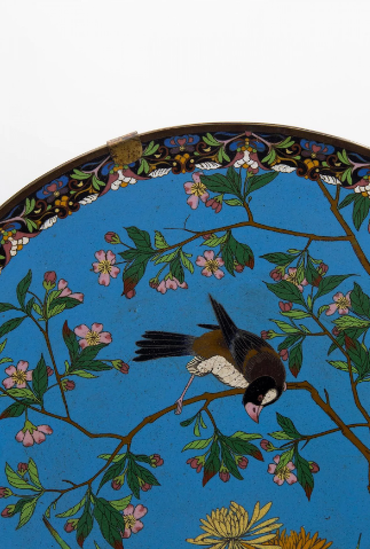 Piatto decorativo cinese in bronzo e smalto cloisonné con fiori e uccello 2