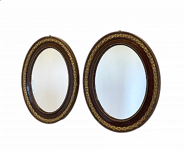 Coppia di specchiere con cornice in legno gessato, laccato e dorato, anni '20