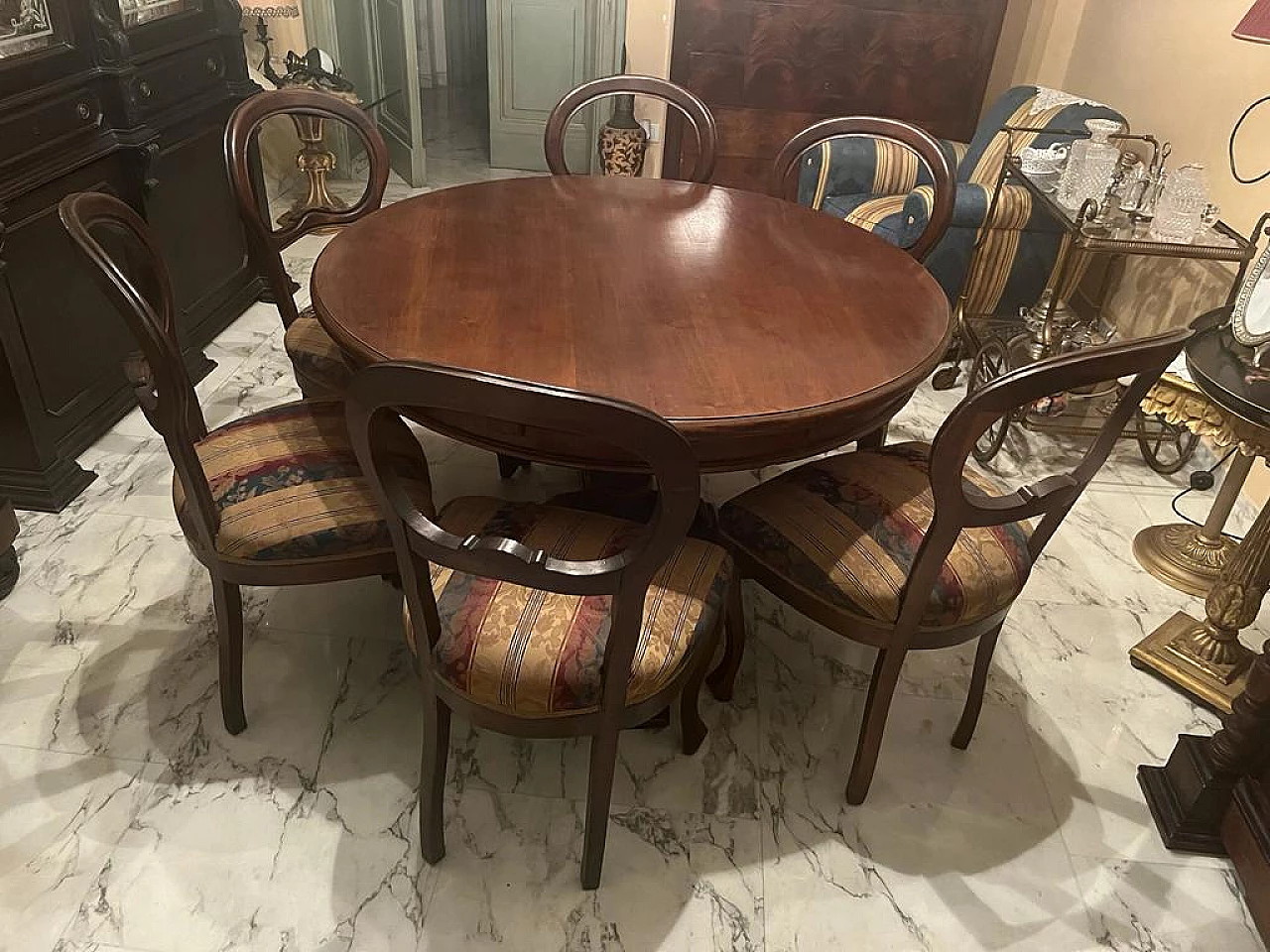 8 Chairs and round extendable table, 1920s 10