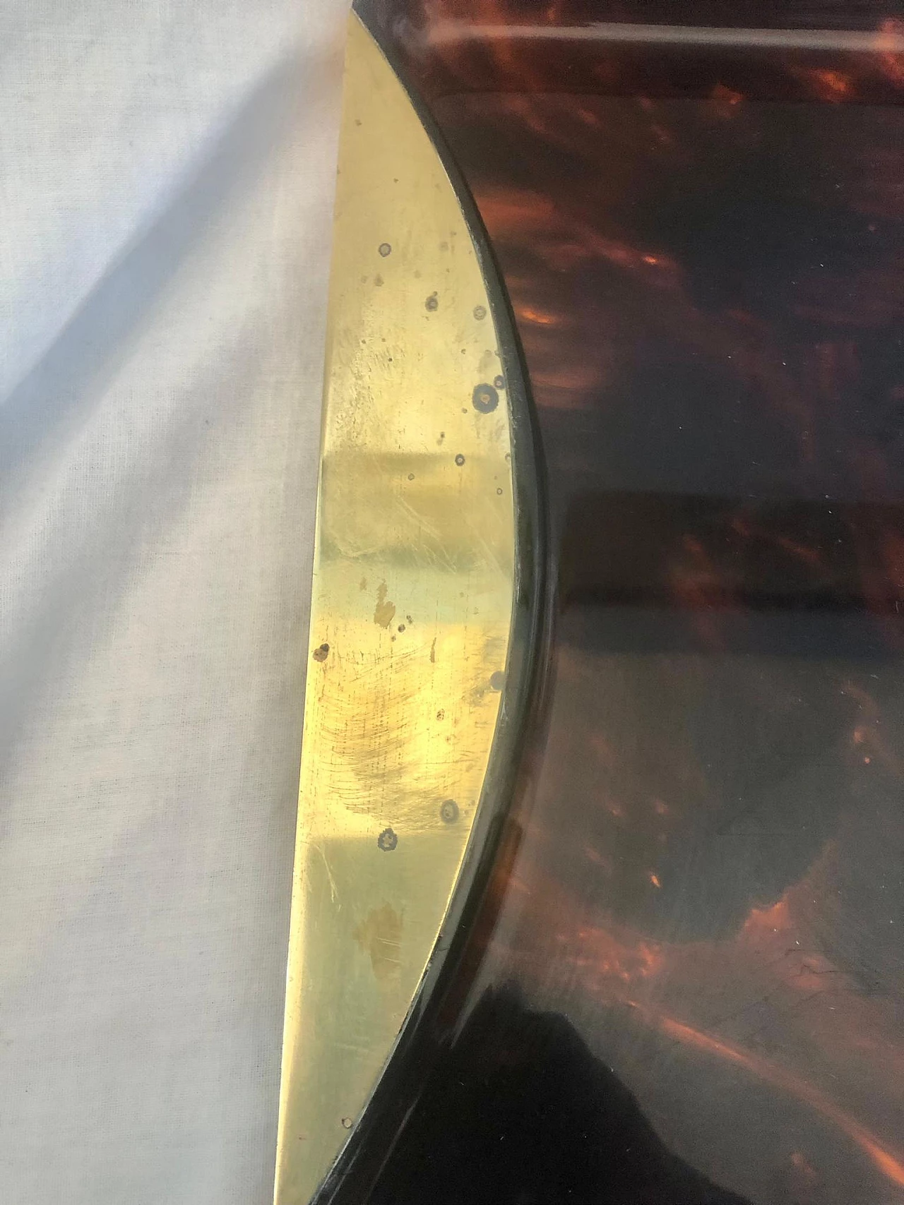 Vassoio in lucite tartarugata e ottone di Guzzini, anni '70 3