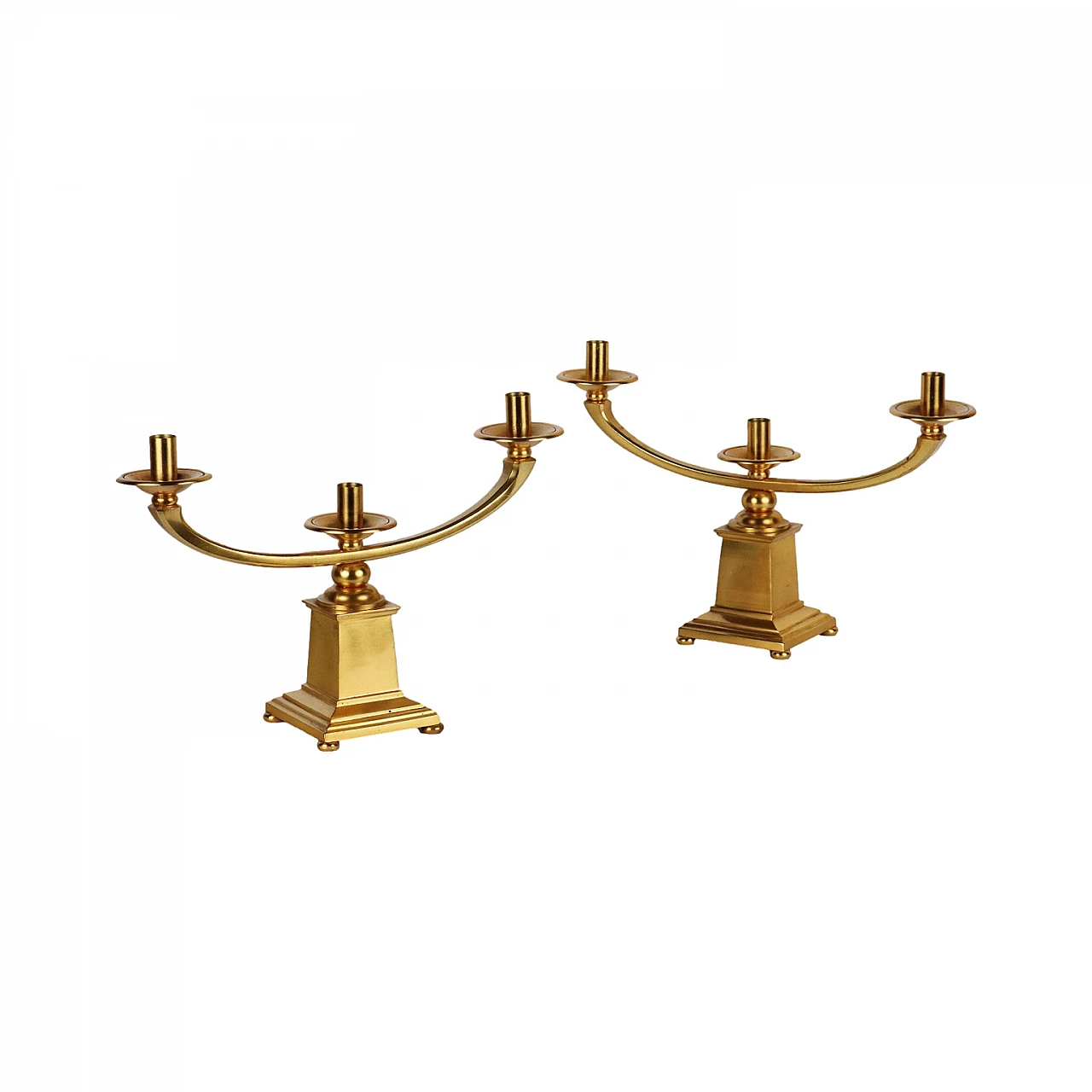 Coppia di candelabri in bronzo dorato a tre fiamme 1