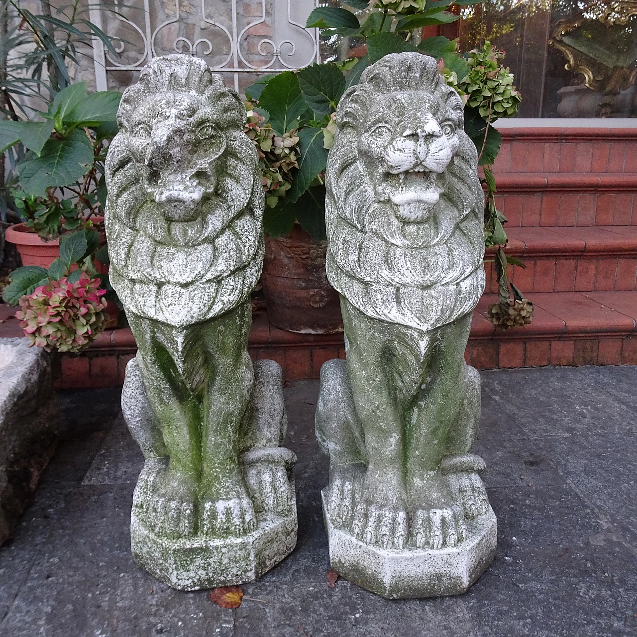 Coppia di sculture di leoni in granito, inizio '900 1