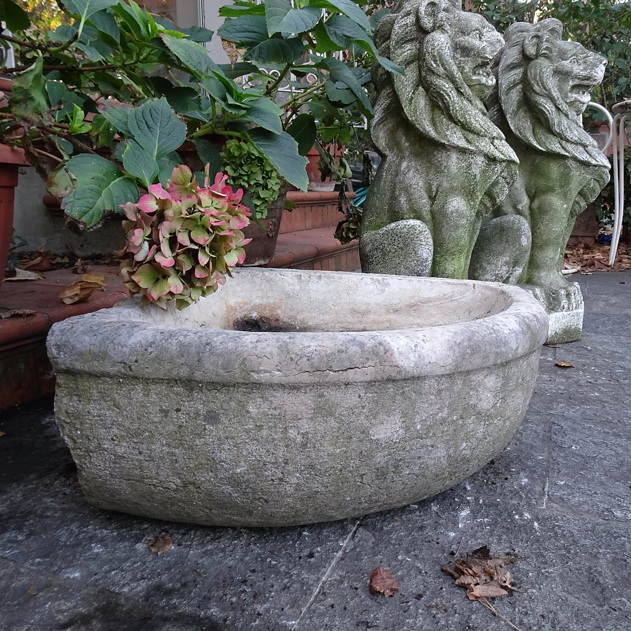 Marble corner fountain, late 18th century 2