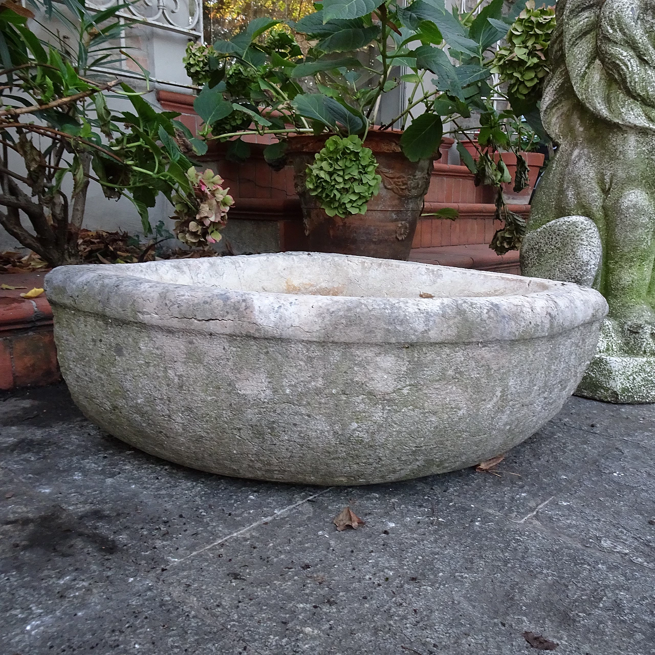 Marble corner fountain, late 18th century 4
