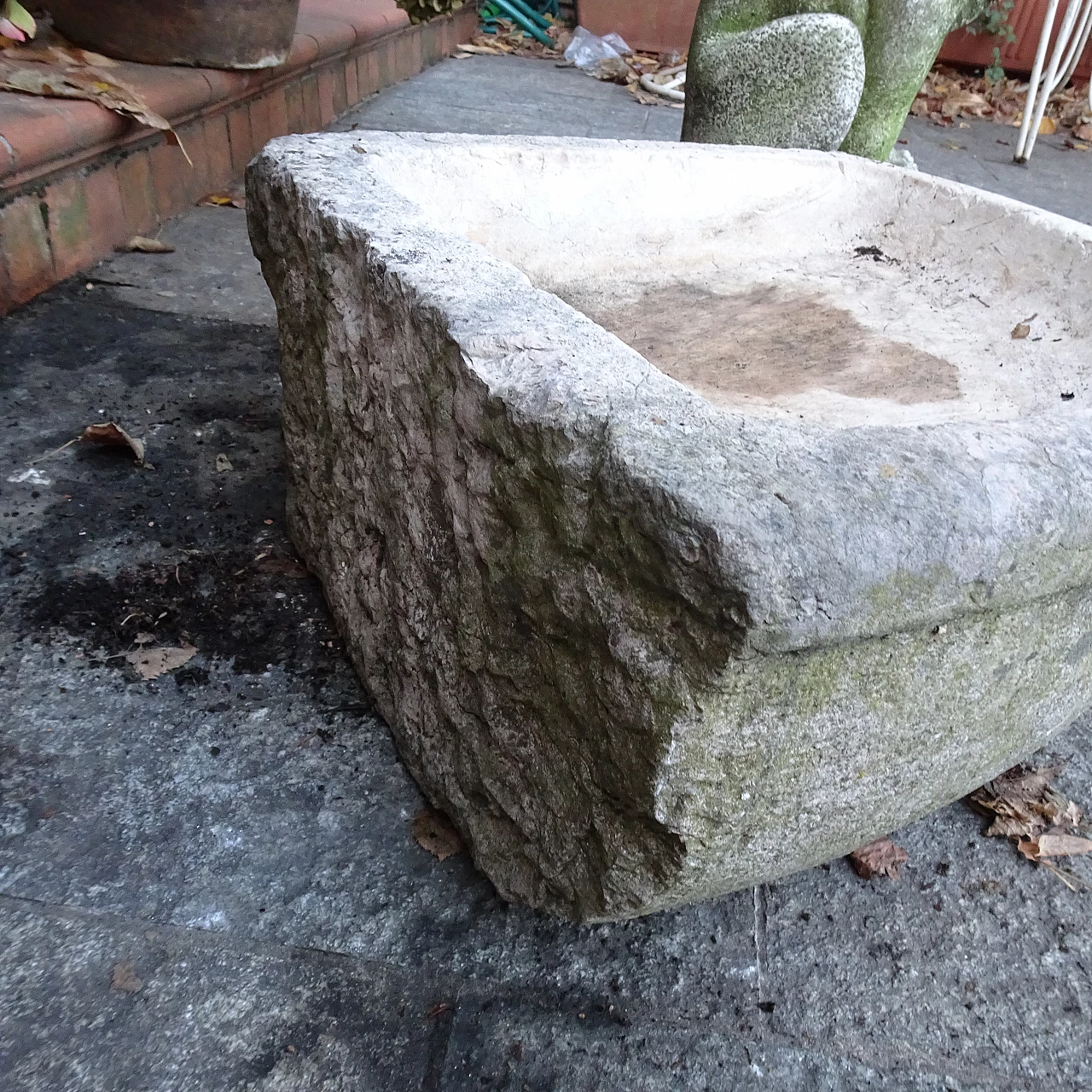 Marble corner fountain, late 18th century 7