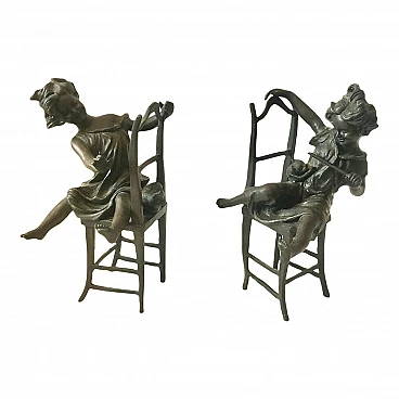 Coppia di sculture Art Deco in bronzo raffiguranti ragazze con gatti, anni '40