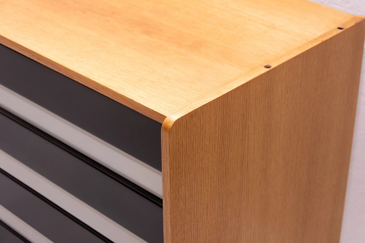 Cassettone U-453 di Jiří Jiroutek, anni '60 8