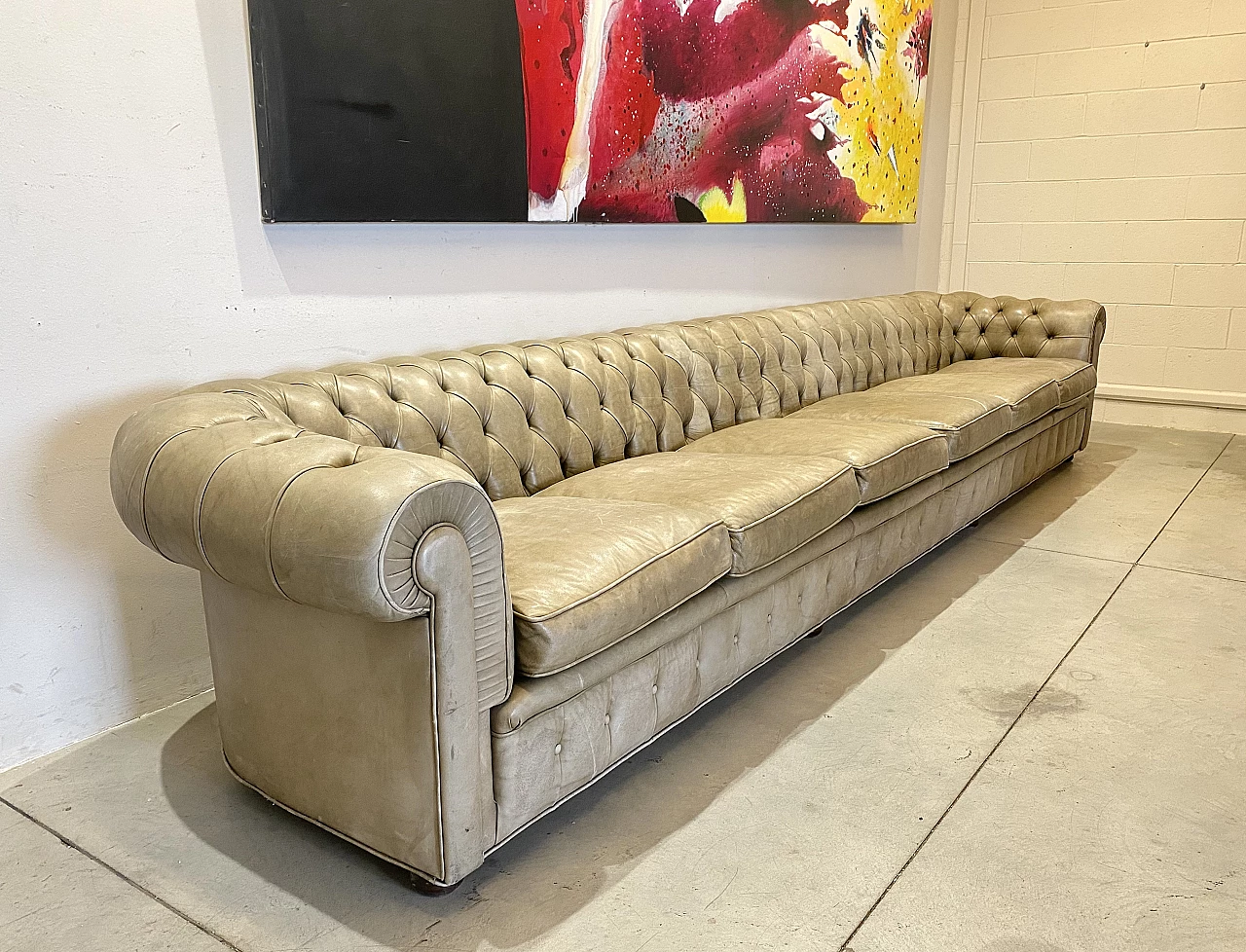 Divano Chesterfield a sei posti in pelle capitonné, anni '70 4