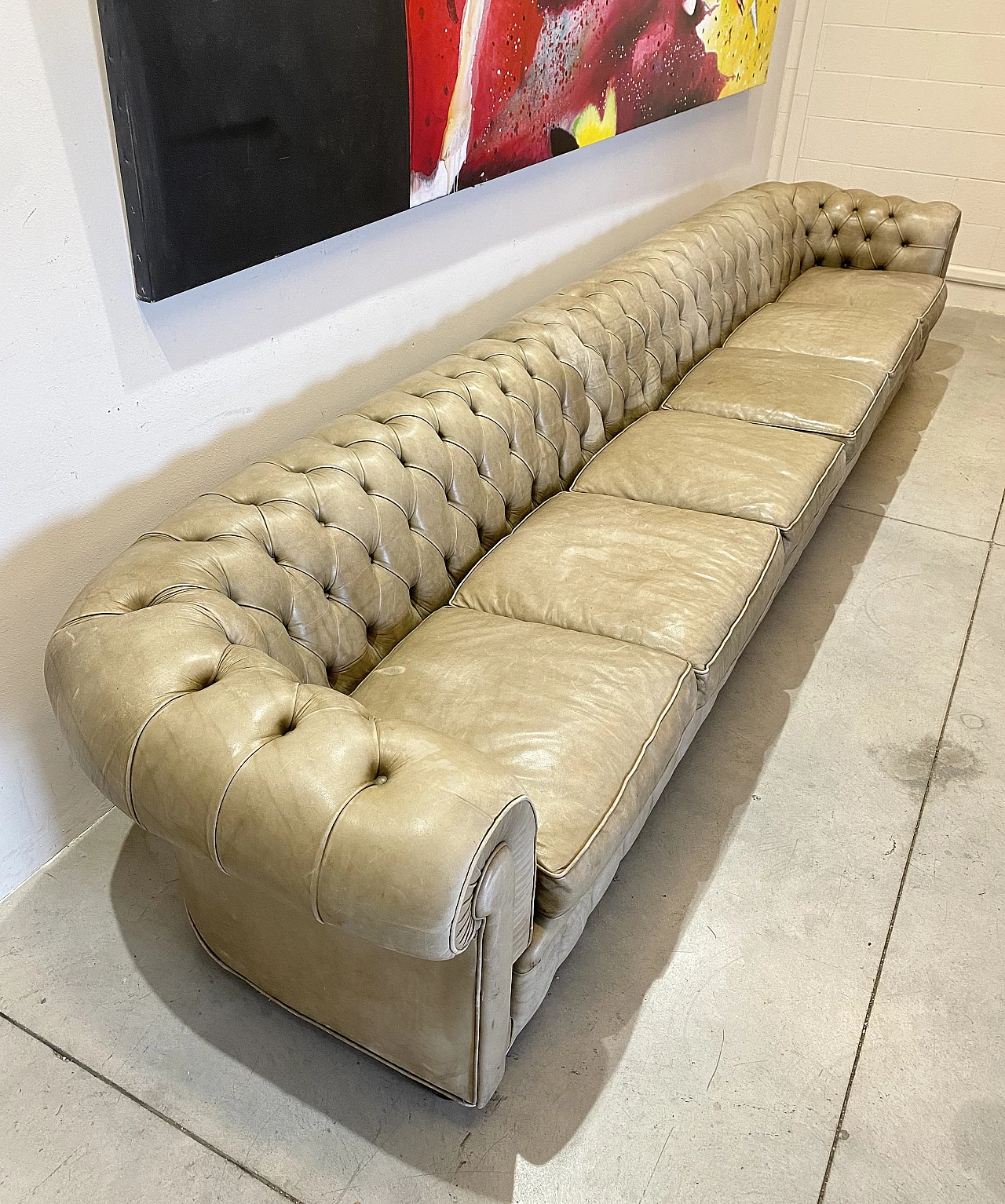 Divano Chesterfield a sei posti in pelle capitonné, anni '70 12