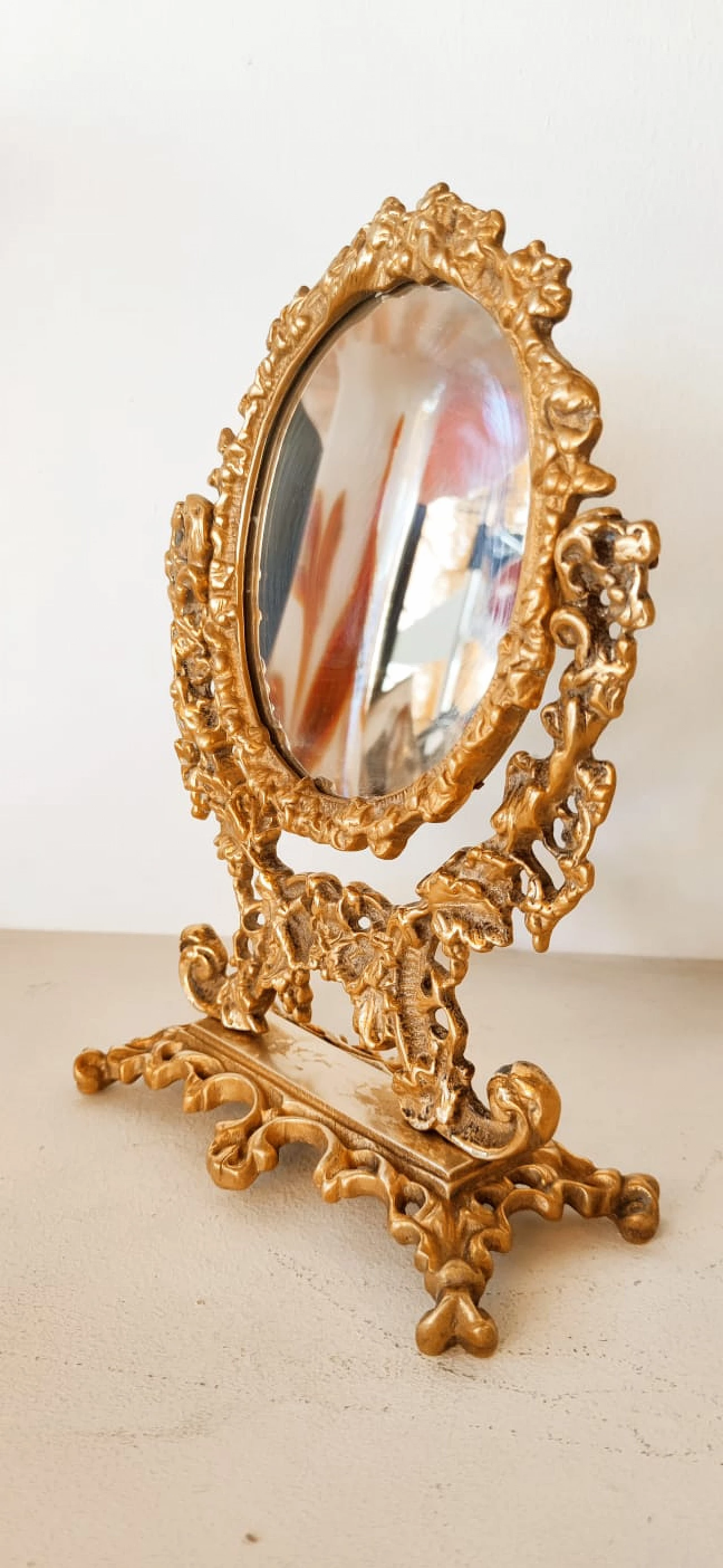 Specchio da tavolo in ottone lavorato, anni '50 5
