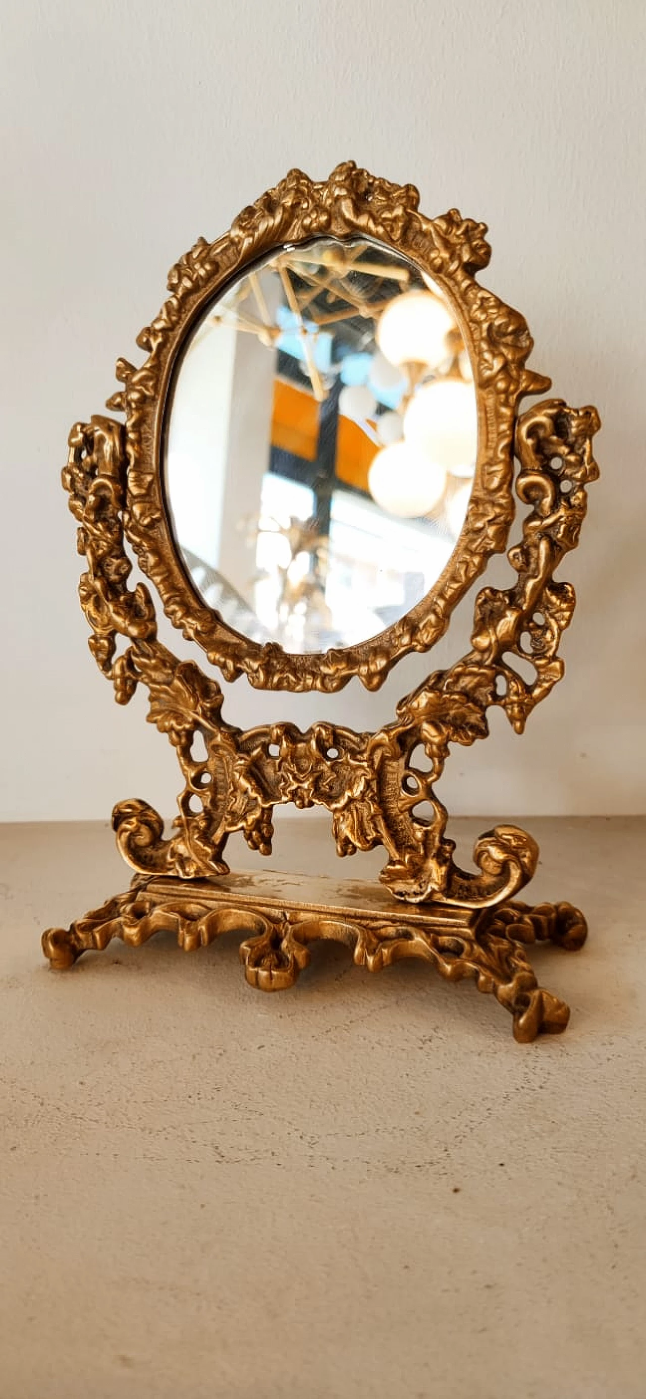 Specchio da tavolo in ottone lavorato, anni '50 8