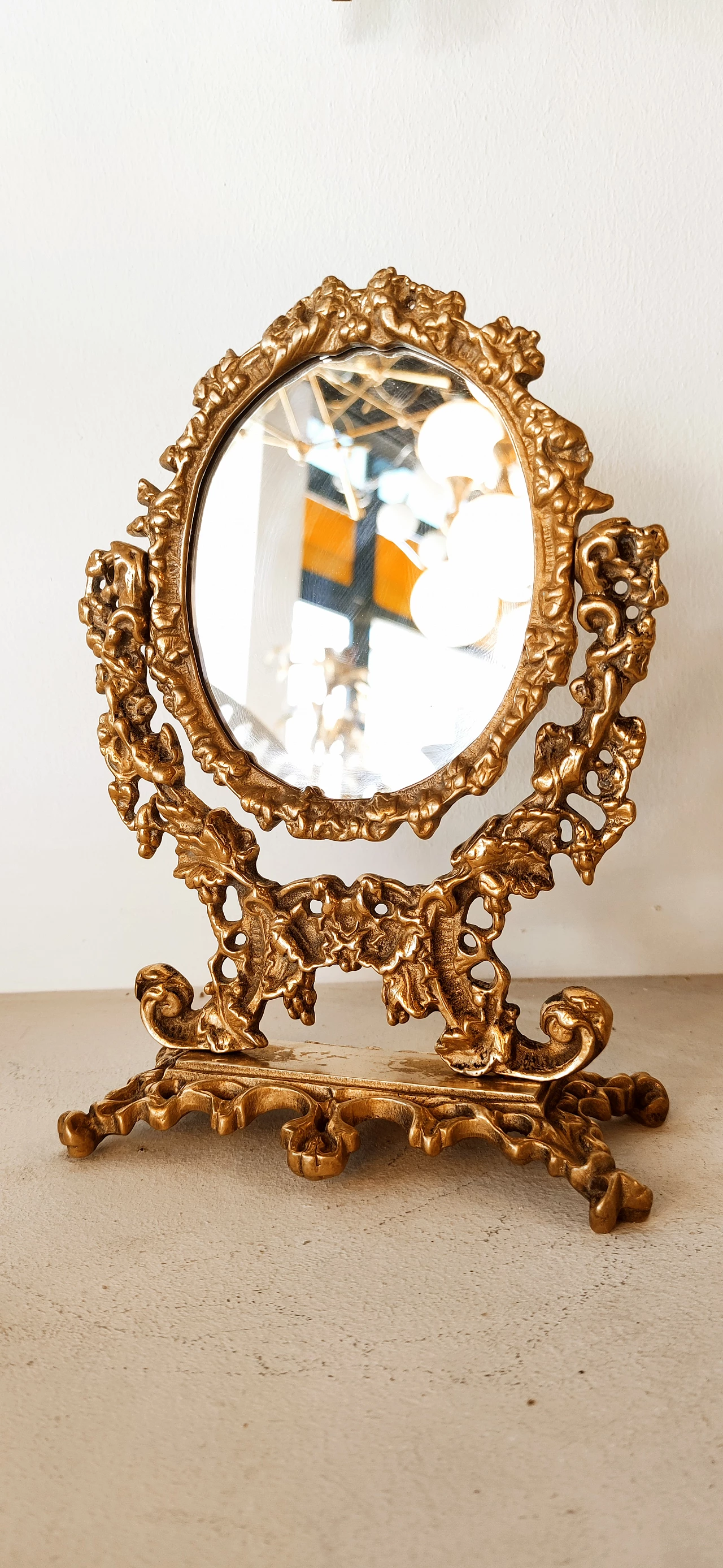 Specchio da tavolo in ottone lavorato, anni '50 12