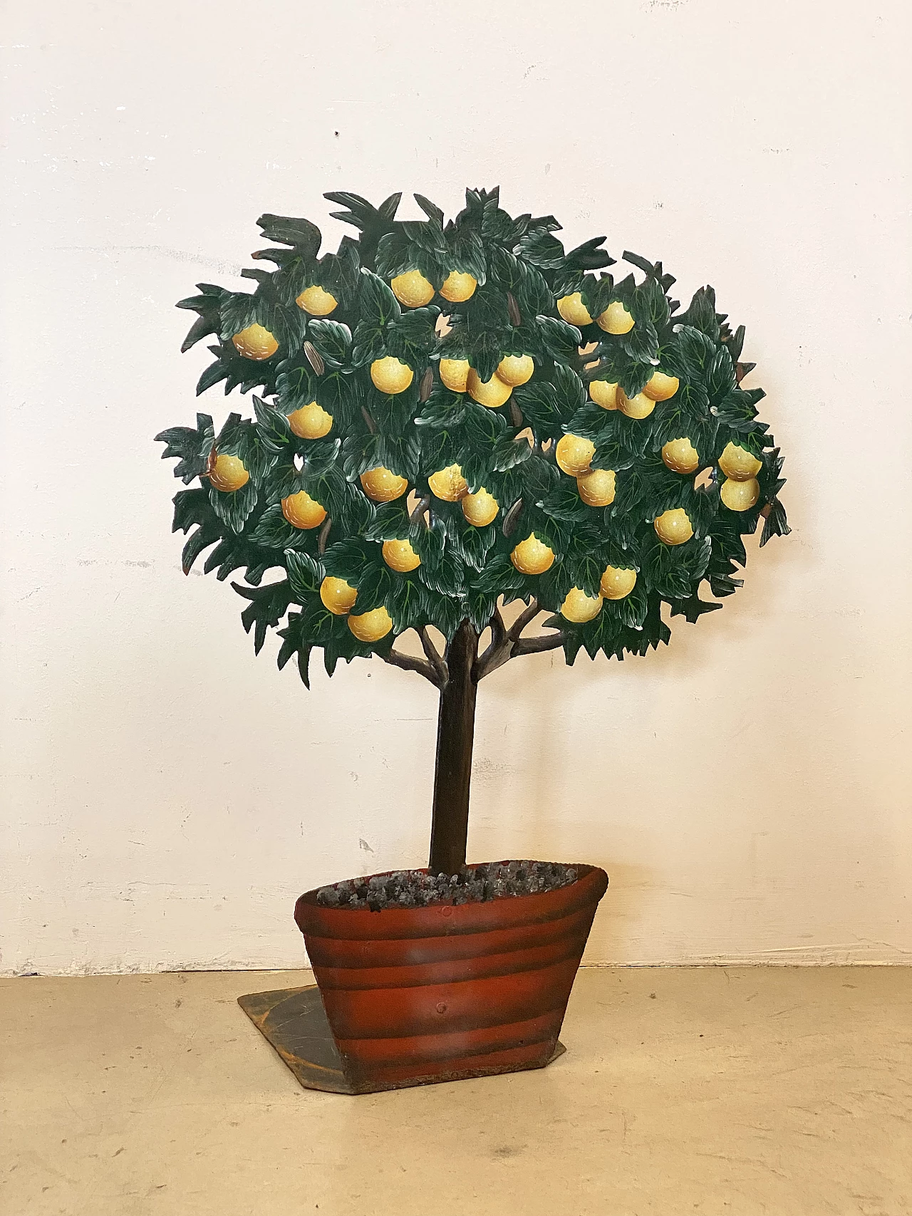 Portavaso in ferro laccato a forma di albero, anni '60 1