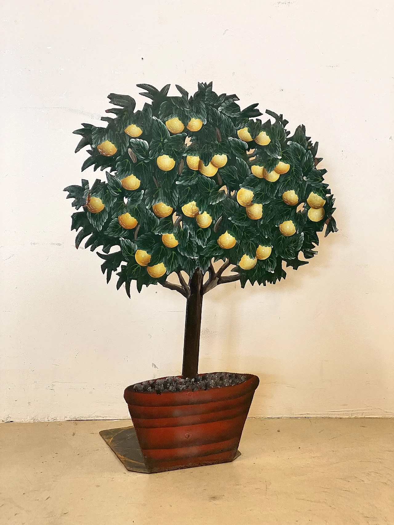 Portavaso in ferro laccato a forma di albero, anni '60 2