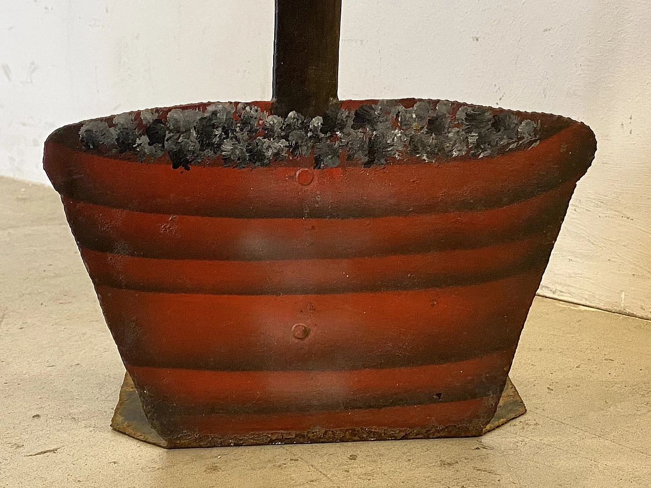 Portavaso in ferro laccato a forma di albero, anni '60 8