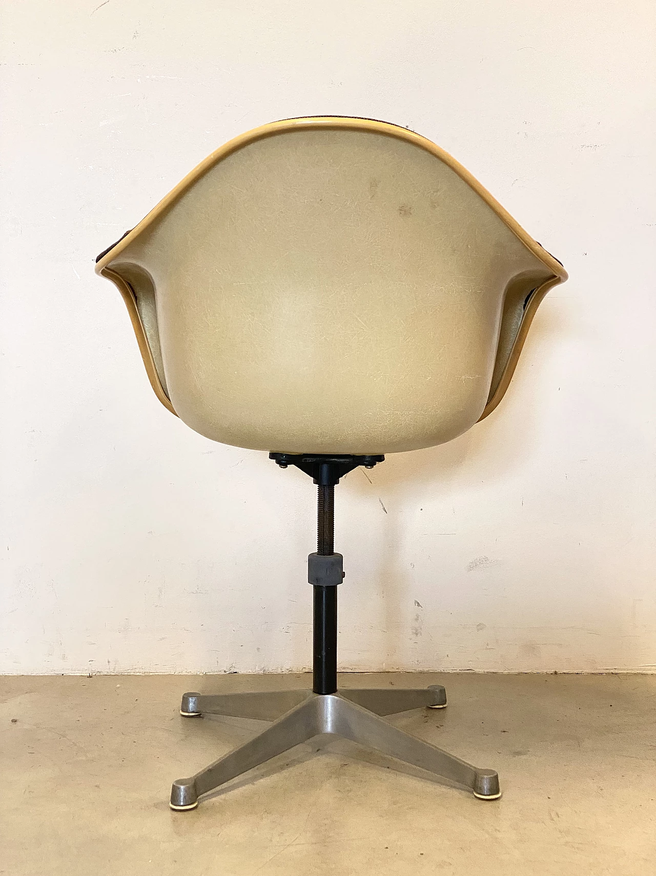 Sedia girevole di Charles Ray Eames per Herman Miller, anni '70 4