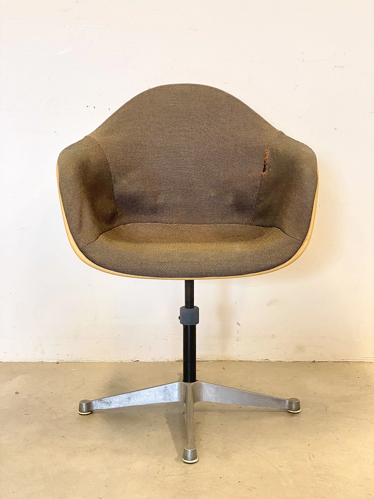 Sedia girevole di Charles Ray Eames per Herman Miller, anni '70 8