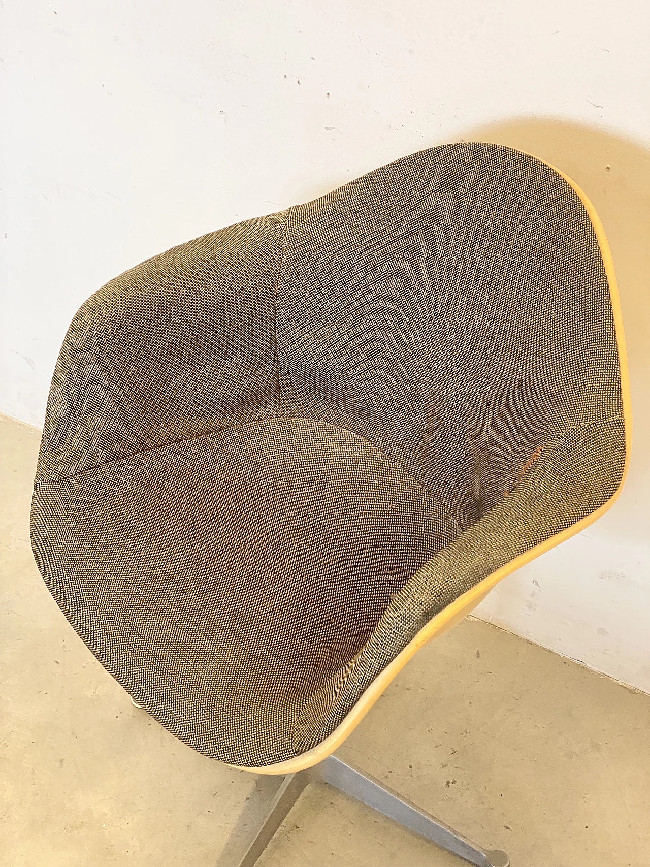 Sedia girevole di Charles Ray Eames per Herman Miller, anni '70 10