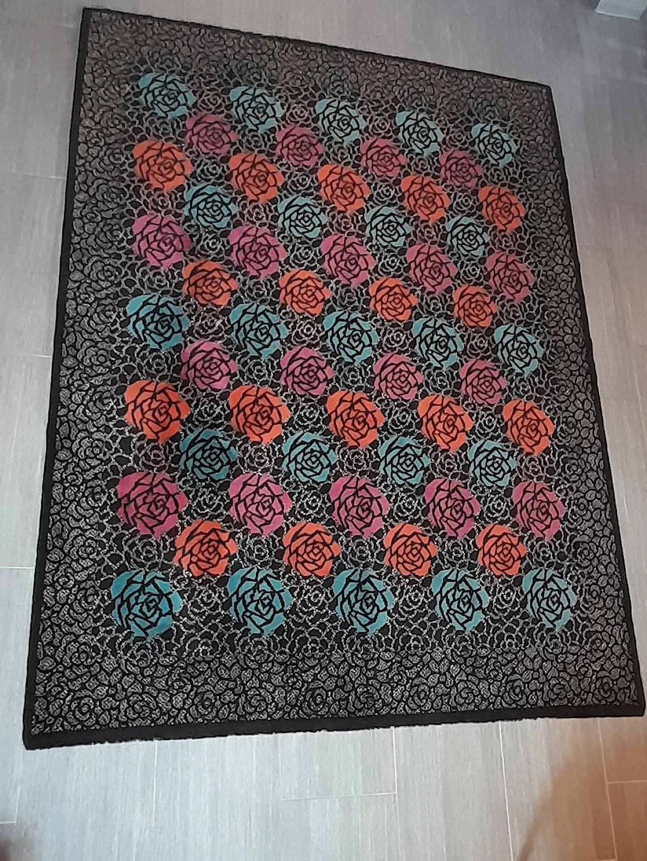 Tappeto con rose colorate di Ottavio Missoni per T&J Vestor, anni '80 2