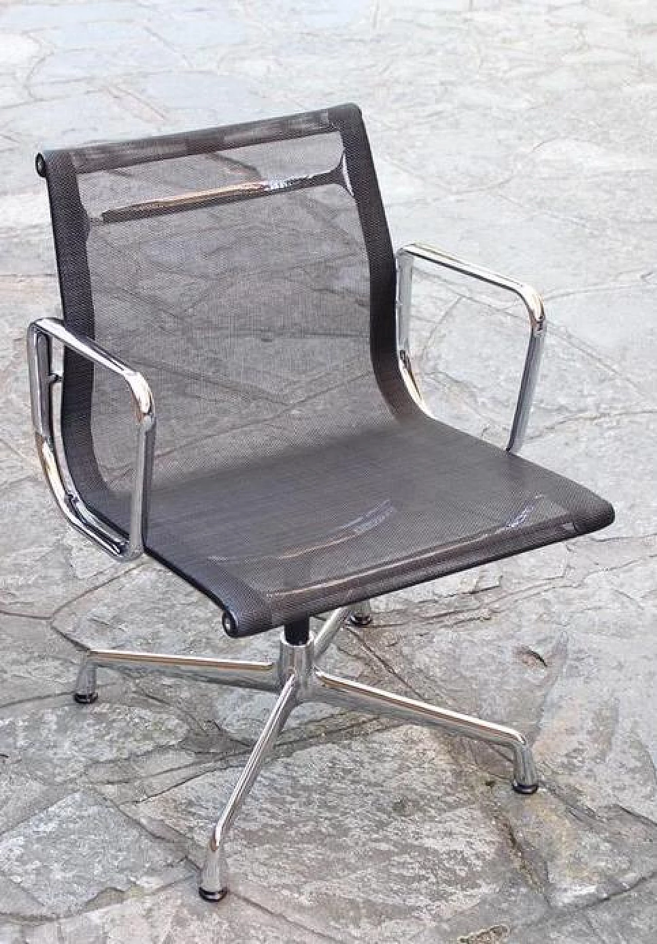 Alluminium chair by Charles & Ray Eames for Vitra, 1958 13