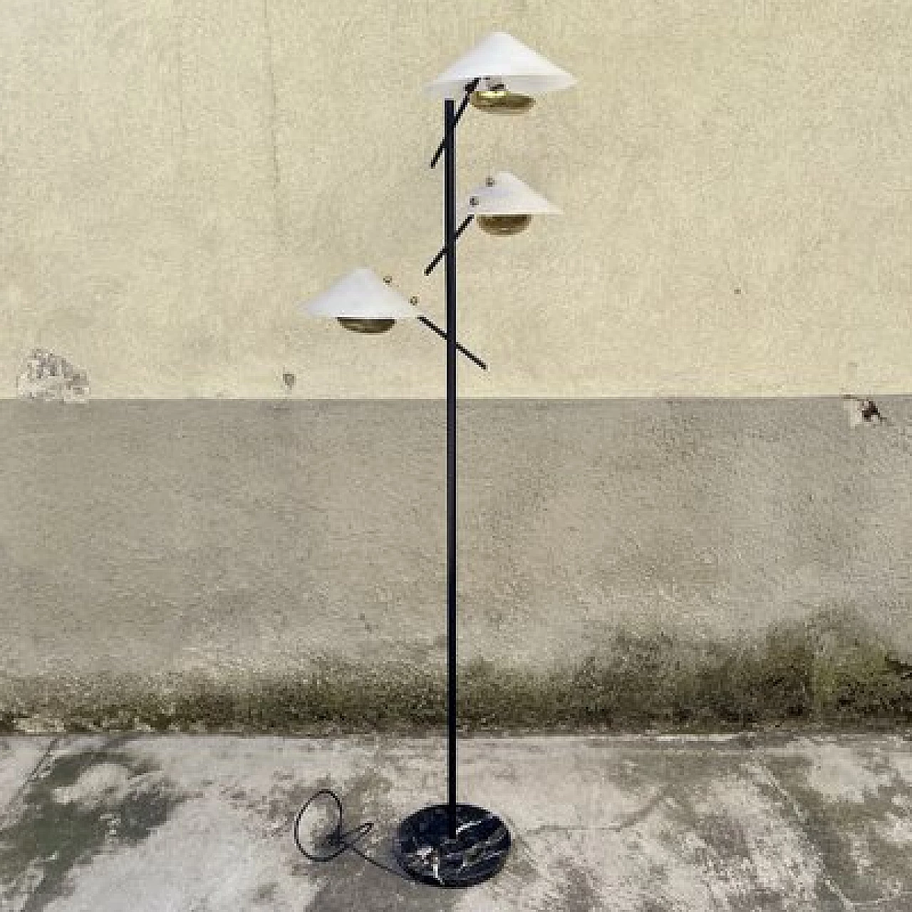 Floor lamp with marble base in the style of Oluce, 1950s 1