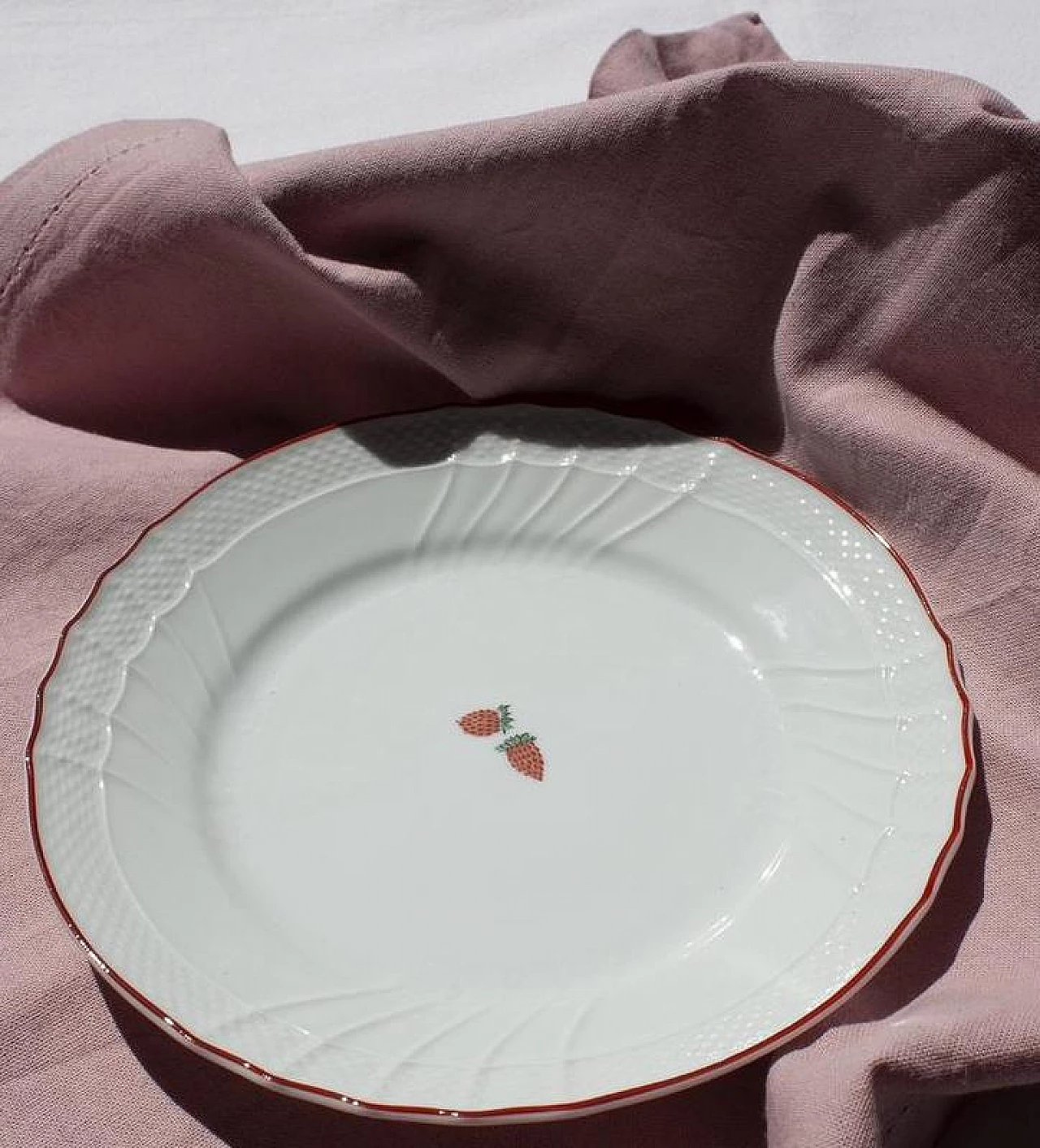 6 Saucers and serving plate with strawberries by Richard Ginori, 1950s 2