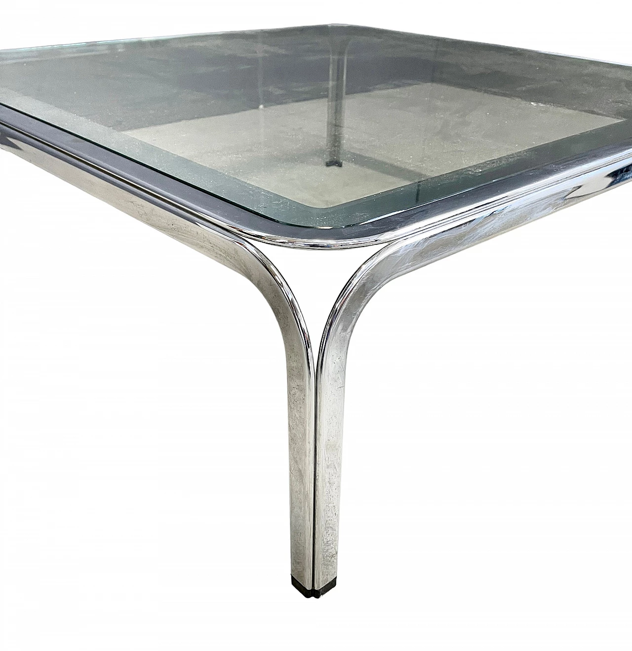 Tavolino quadrato in metallo cromato con piano in vetro, anni '70 3