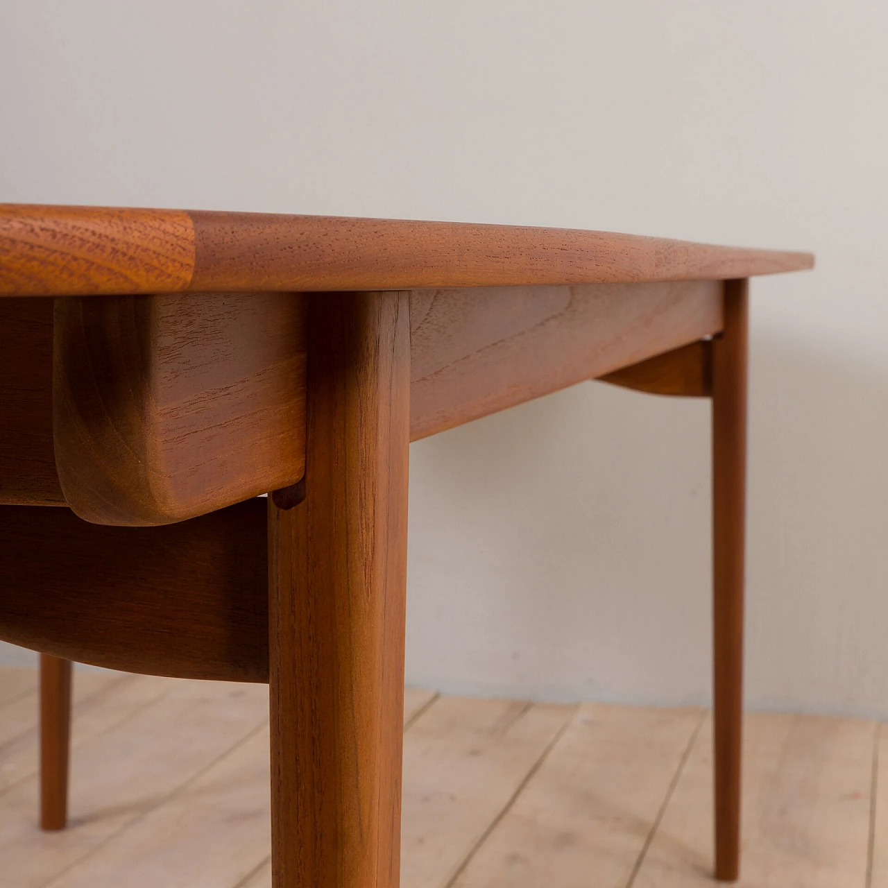 Tavolo danese ovale in teak, anni '60 9