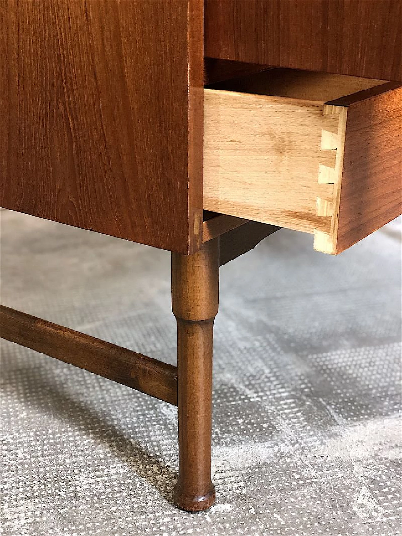 Credenza in legno massello impiallacciato teak, anni '60 6