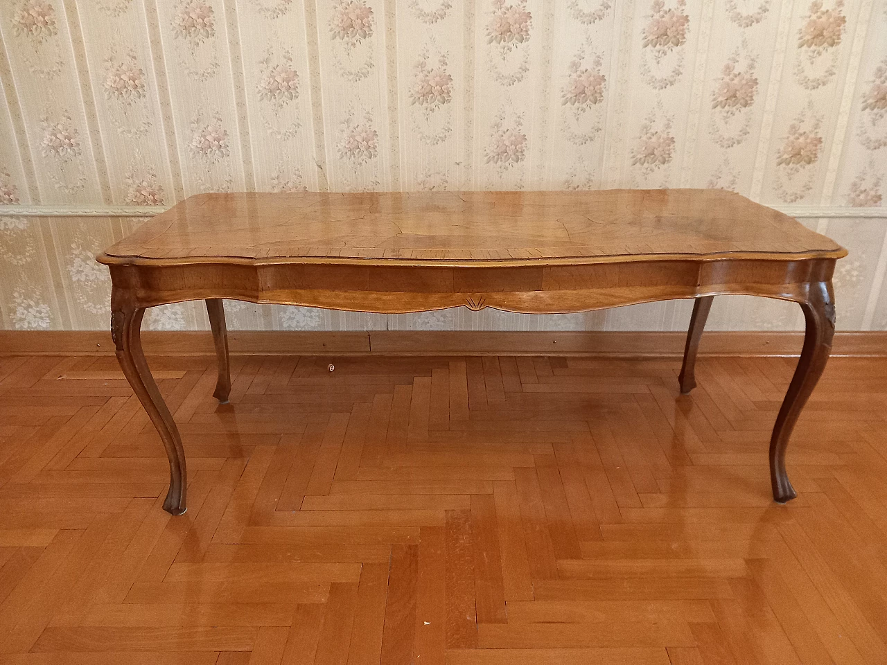 Tavolo lastornato e intarsiato in radica, anni '50 1