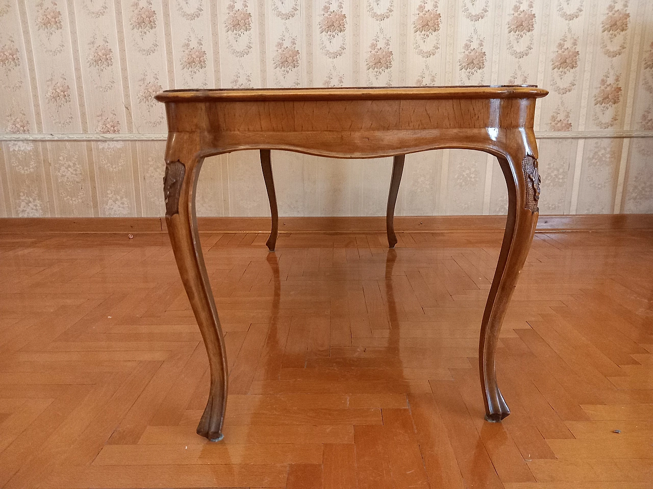 Tavolo lastornato e intarsiato in radica, anni '50 4