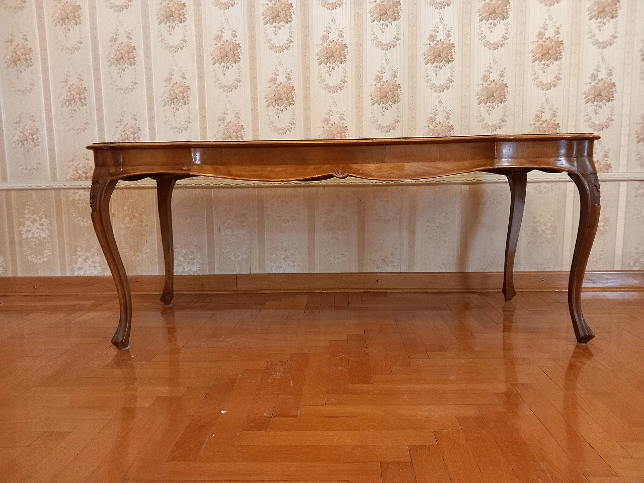 Tavolo lastornato e intarsiato in radica, anni '50 9