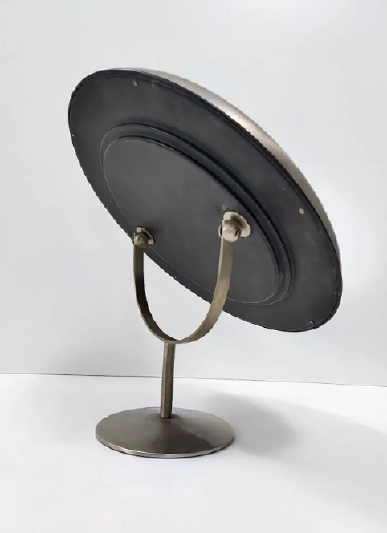 Specchio da toilette rotondo in ottone anodizzato attribuibile a Sergio Mazza, anni '70 6