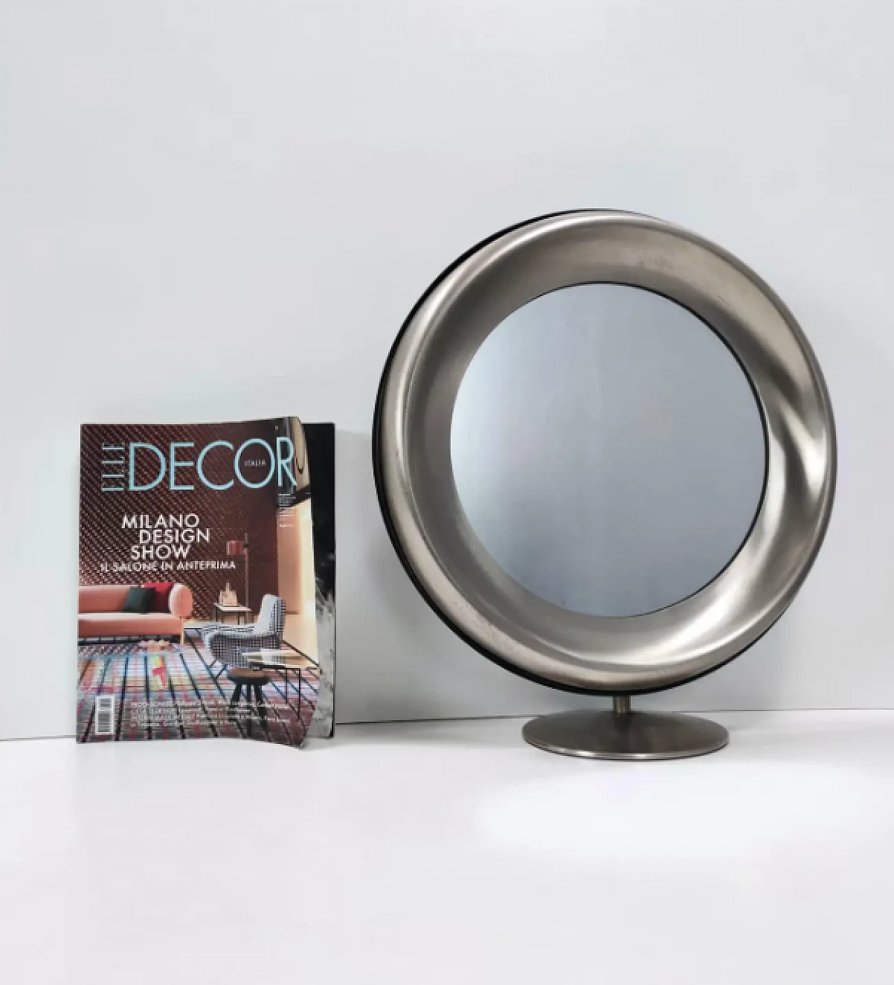 Specchio da toilette rotondo in ottone anodizzato attribuibile a Sergio Mazza, anni '70 11