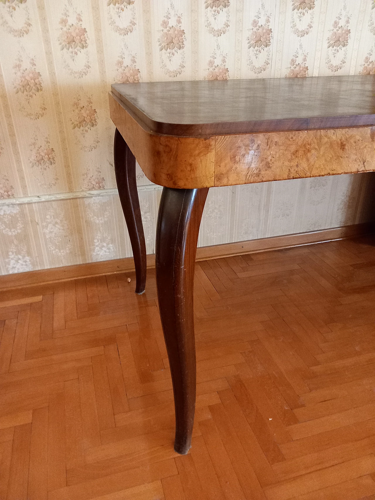 Tavolo in legno con copertura in vetro, anni '50 2