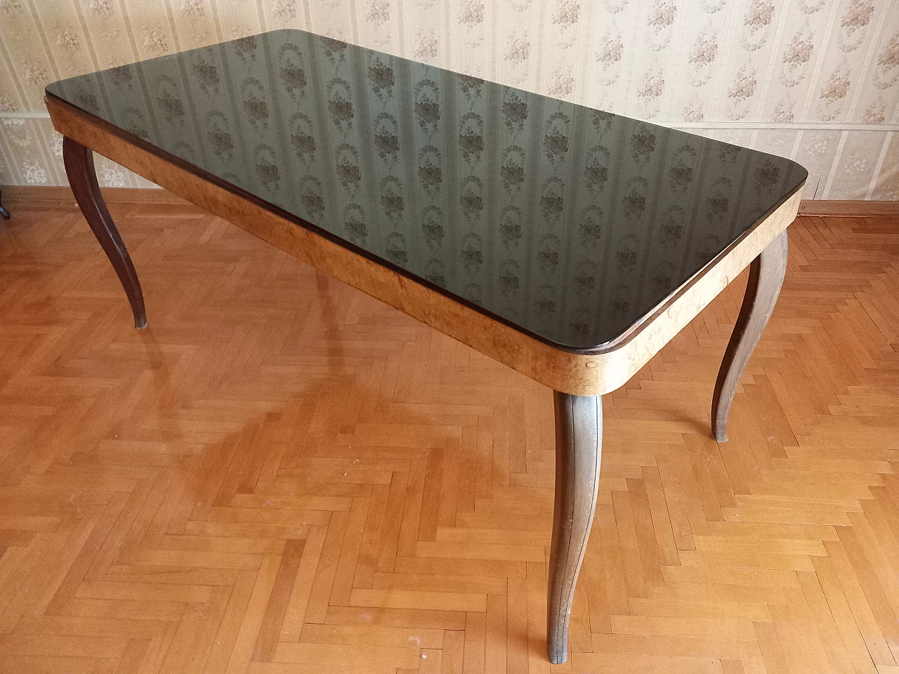 Tavolo in legno con copertura in vetro, anni '50 5