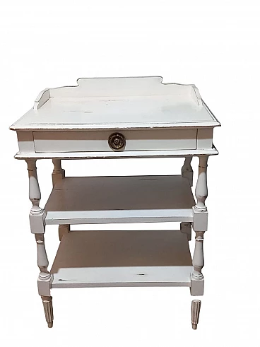 Tavolino con tre ripiani e cassetto in legno bianco, anni '60