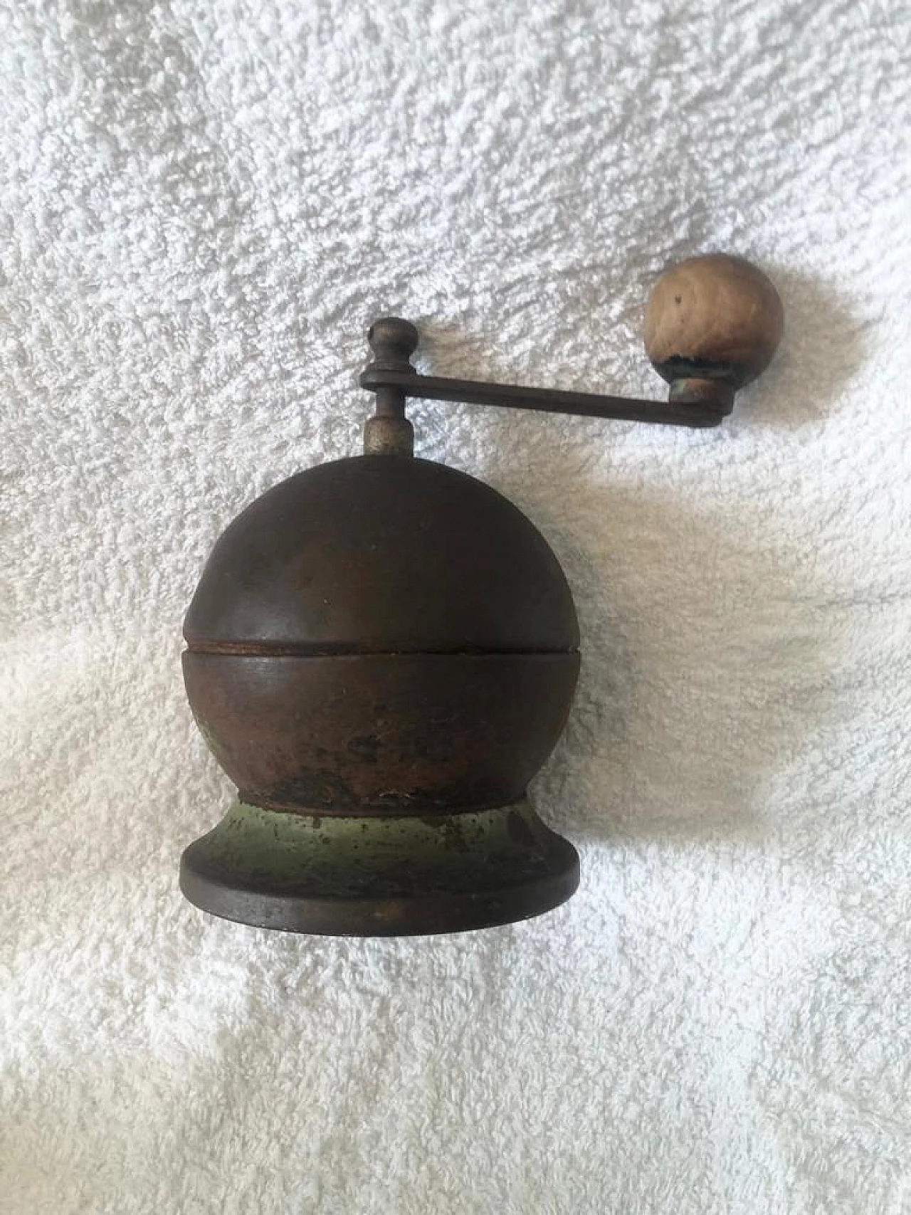 3 Macinacaffè in ferro e legno, anni '40 1