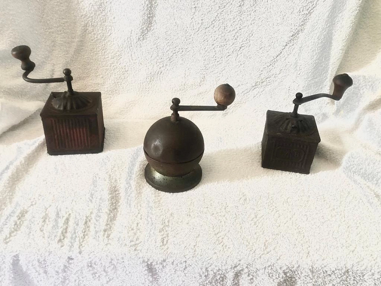 3 Coffee grinders in iron and wood, 1940s 4