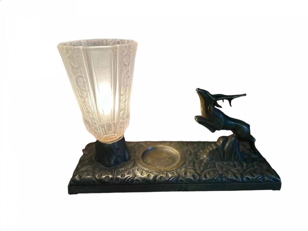 Lampada da tavolo Art Déco con cerbiatto in bronzo e vetro 4