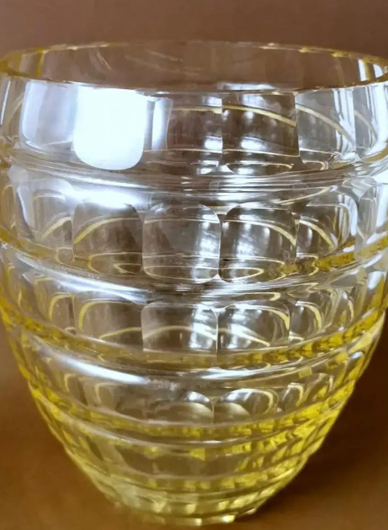 Vaso francese in cristallo giallo tagliato e molato, anni '50 6