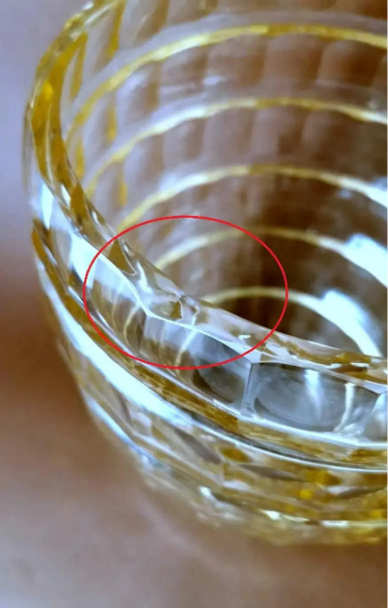 Vaso francese in cristallo giallo tagliato e molato, anni '50 11