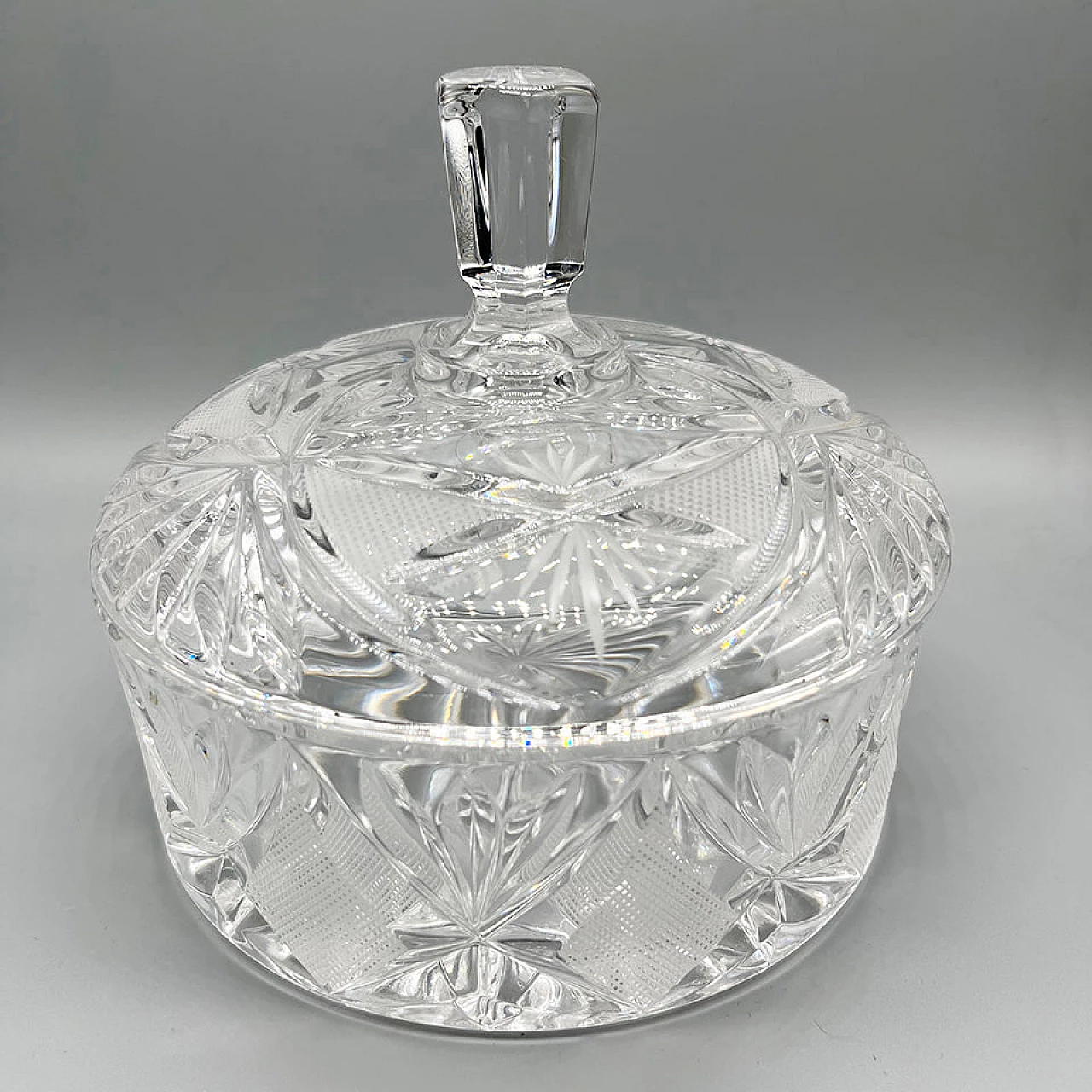 Precious box with lid in Bohemia crystal, early 20th century 1
