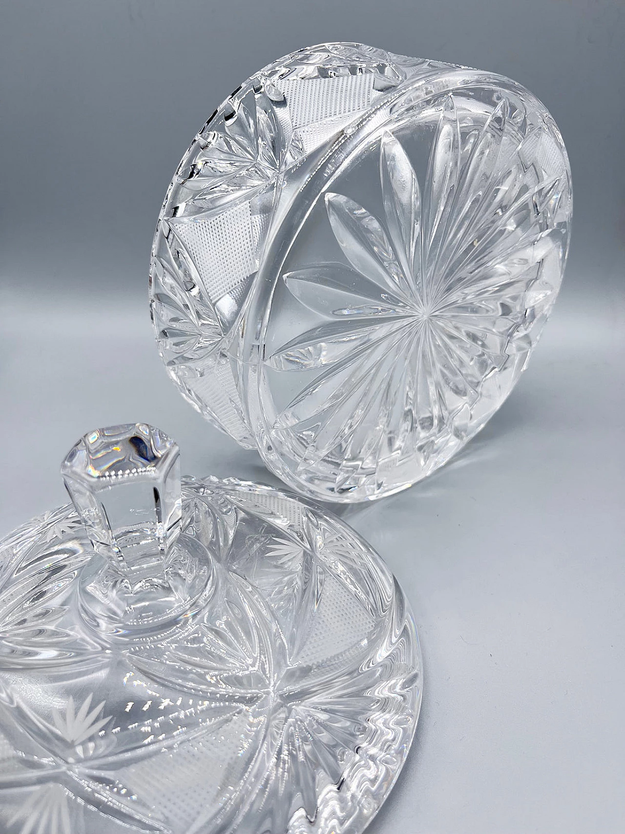 Precious box with lid in Bohemia crystal, early 20th century 4