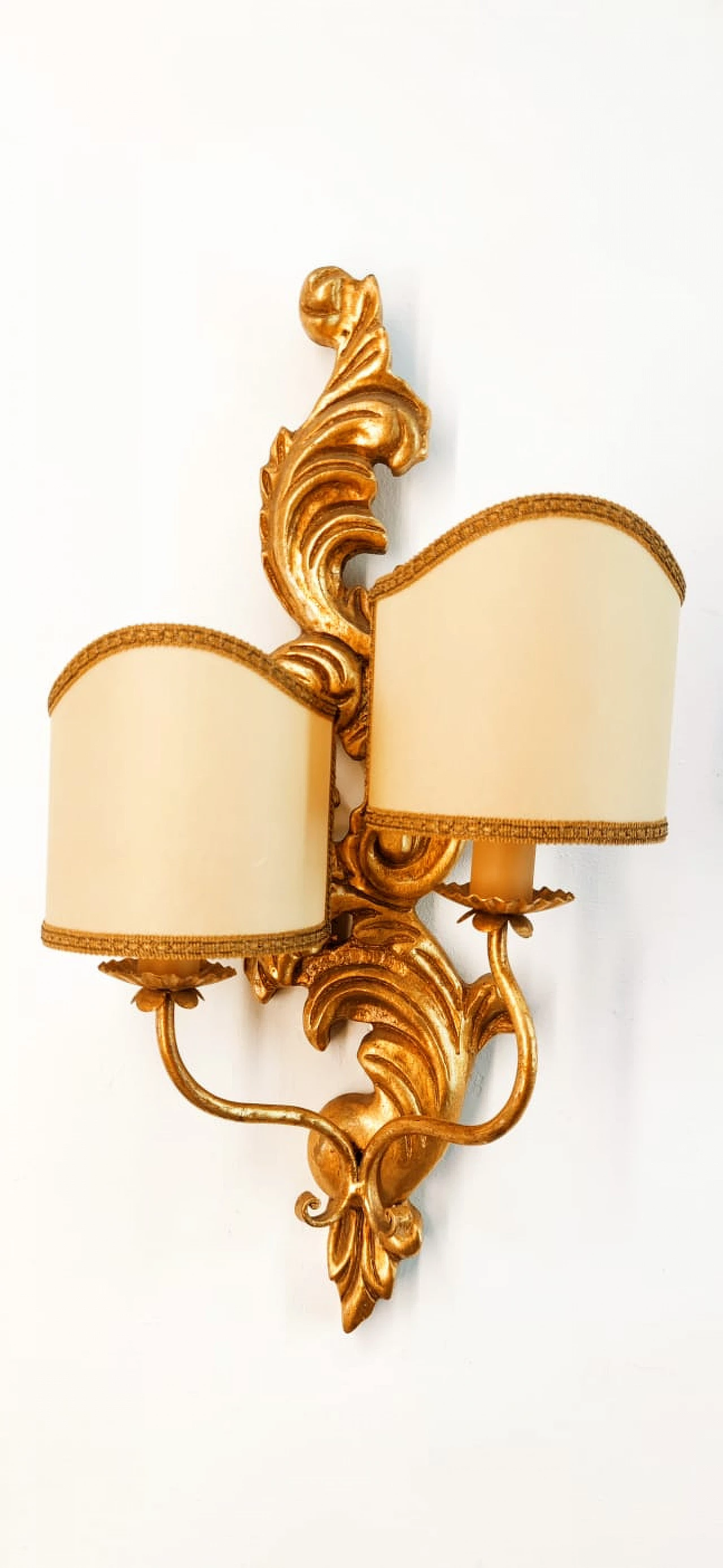 Single gold-leafed wooden wall sconce with parchment lampshades, late 20th century 1