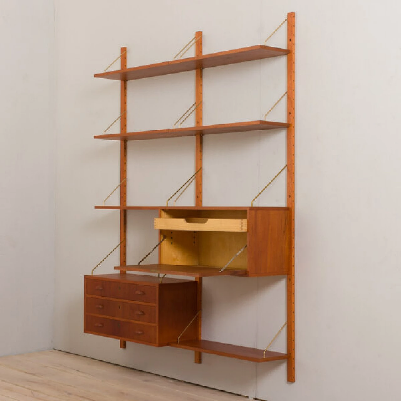 Pensile danese con scrivania in teak, anni '60 4