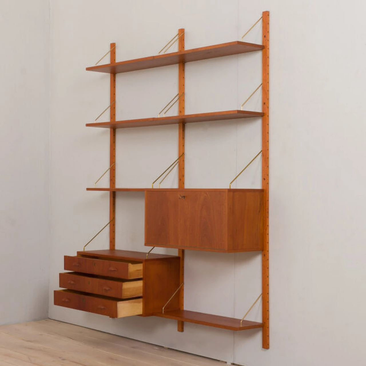 Pensile danese con scrivania in teak, anni '60 5