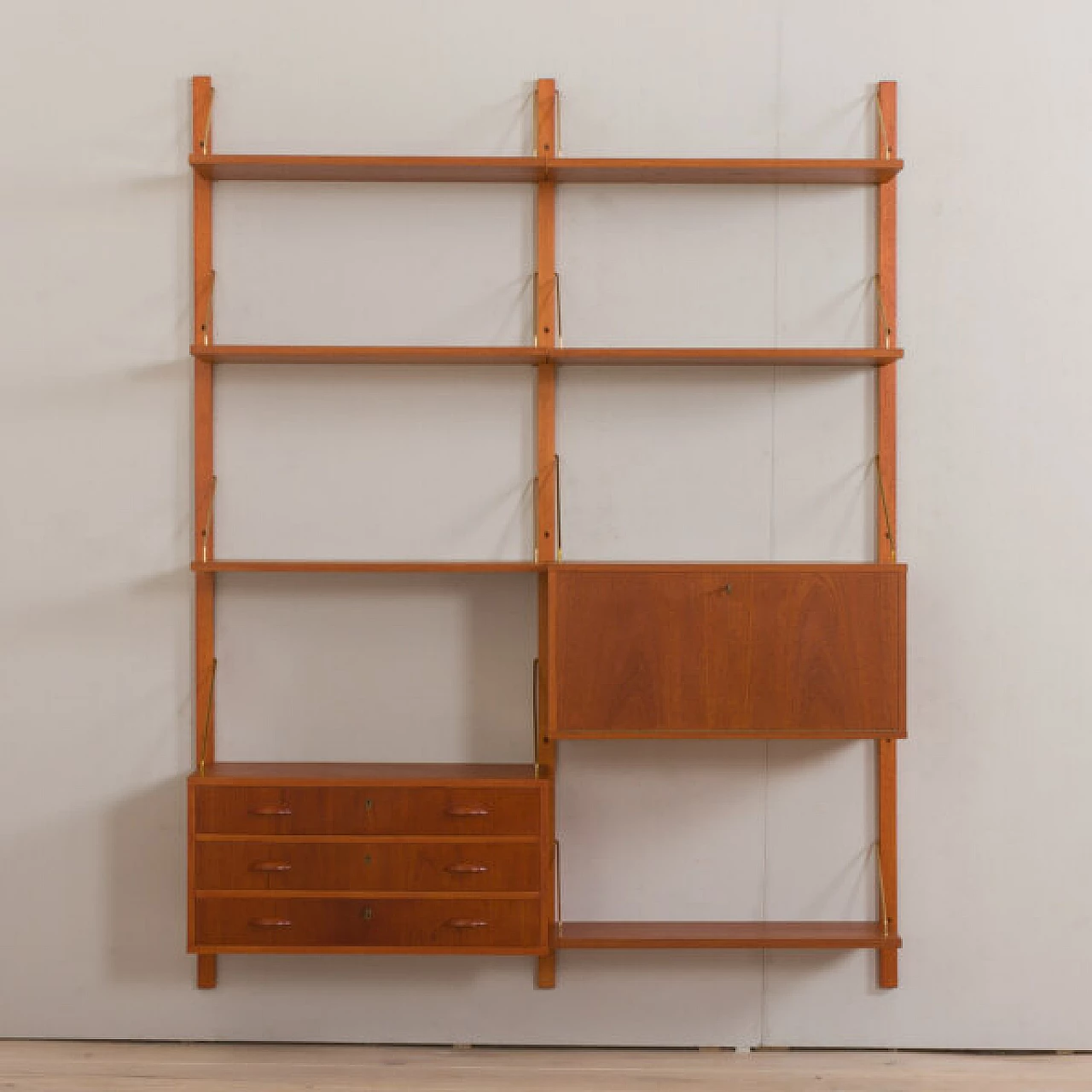 Pensile danese con scrivania in teak, anni '60 6